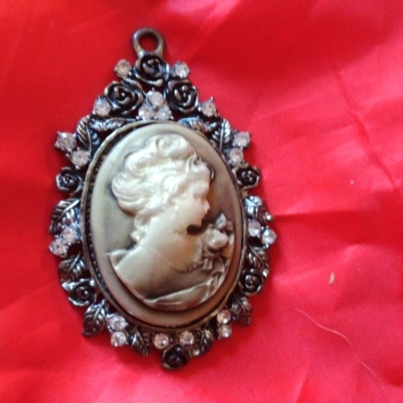 Jeweled Necklace Pendant - Picture 1 of 2